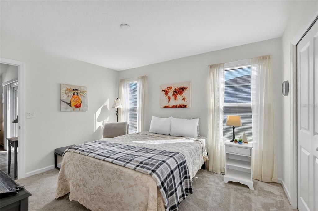 For Sale: $237,500 (2 beds, 2 baths, 979 Square Feet)