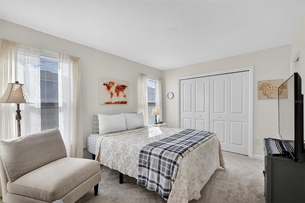 For Sale: $237,500 (2 beds, 2 baths, 979 Square Feet)