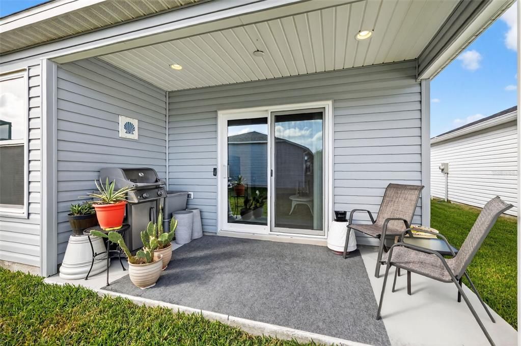 For Sale: $237,500 (2 beds, 2 baths, 979 Square Feet)