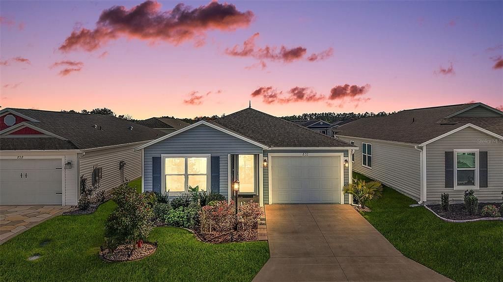 For Sale: $237,500 (2 beds, 2 baths, 979 Square Feet)