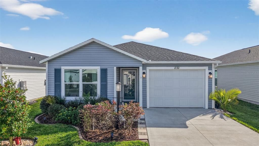 For Sale: $237,500 (2 beds, 2 baths, 979 Square Feet)