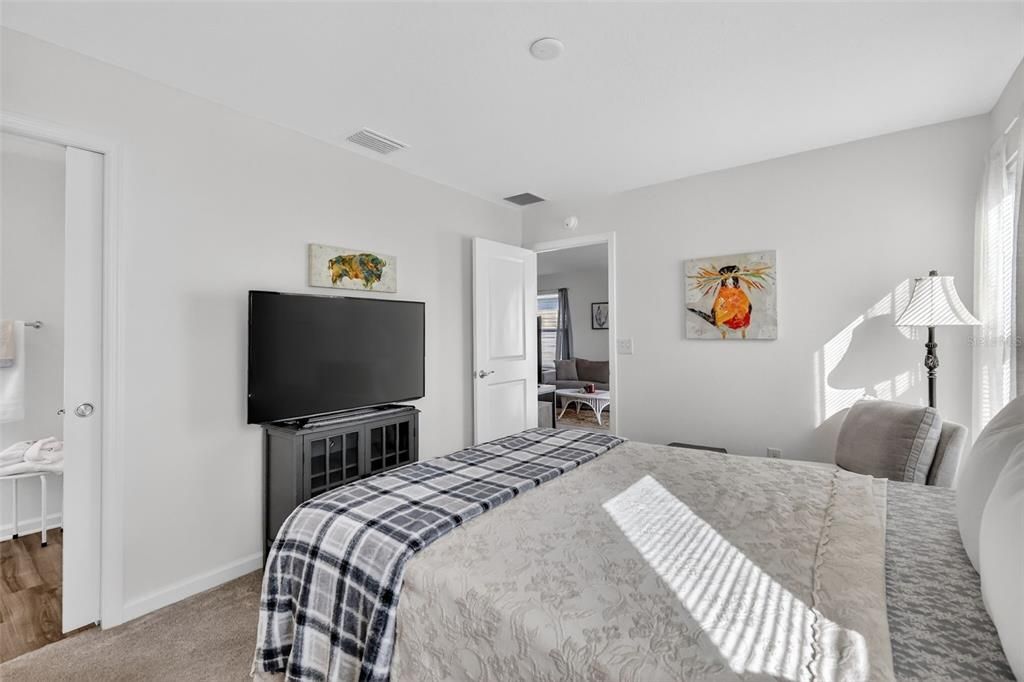 For Sale: $237,500 (2 beds, 2 baths, 979 Square Feet)