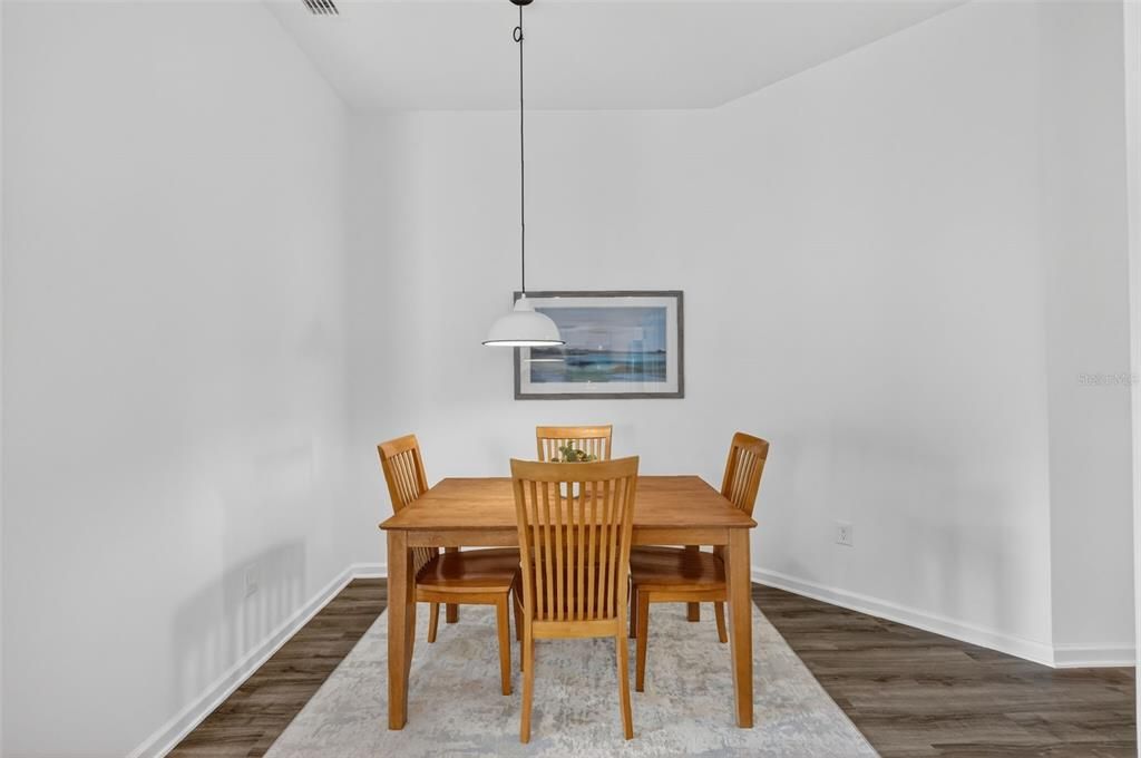 For Sale: $237,500 (2 beds, 2 baths, 979 Square Feet)