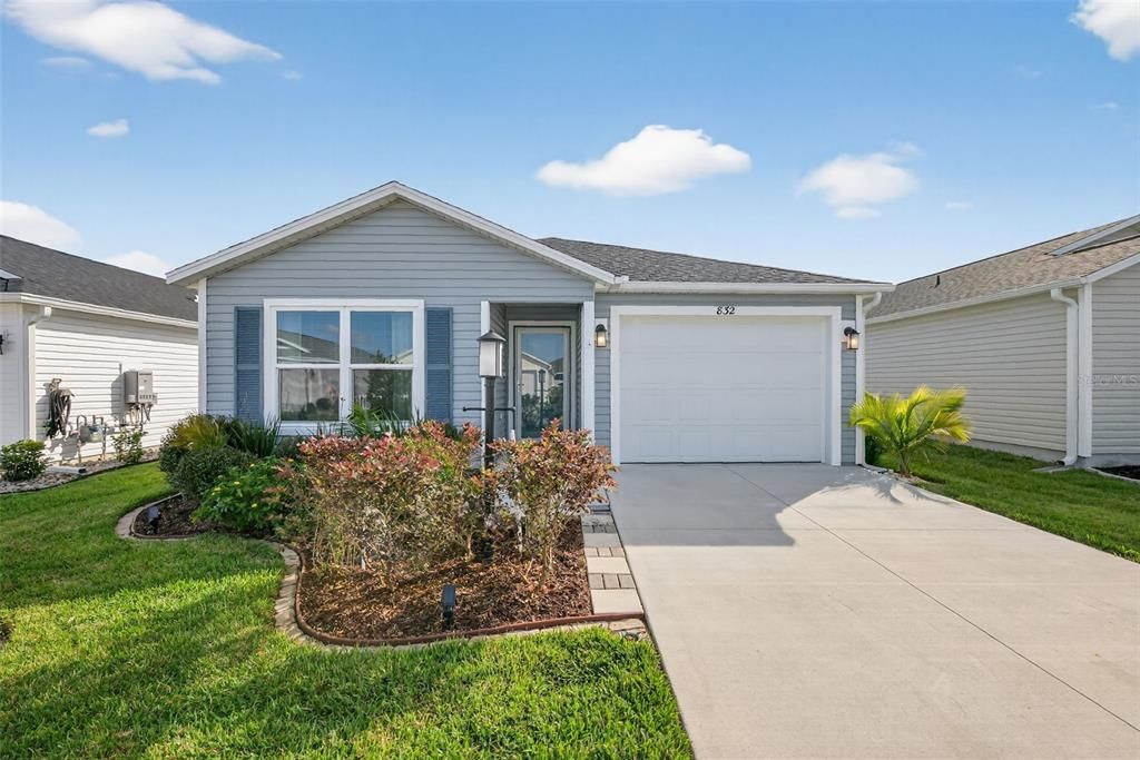 For Sale: $237,500 (2 beds, 2 baths, 979 Square Feet)