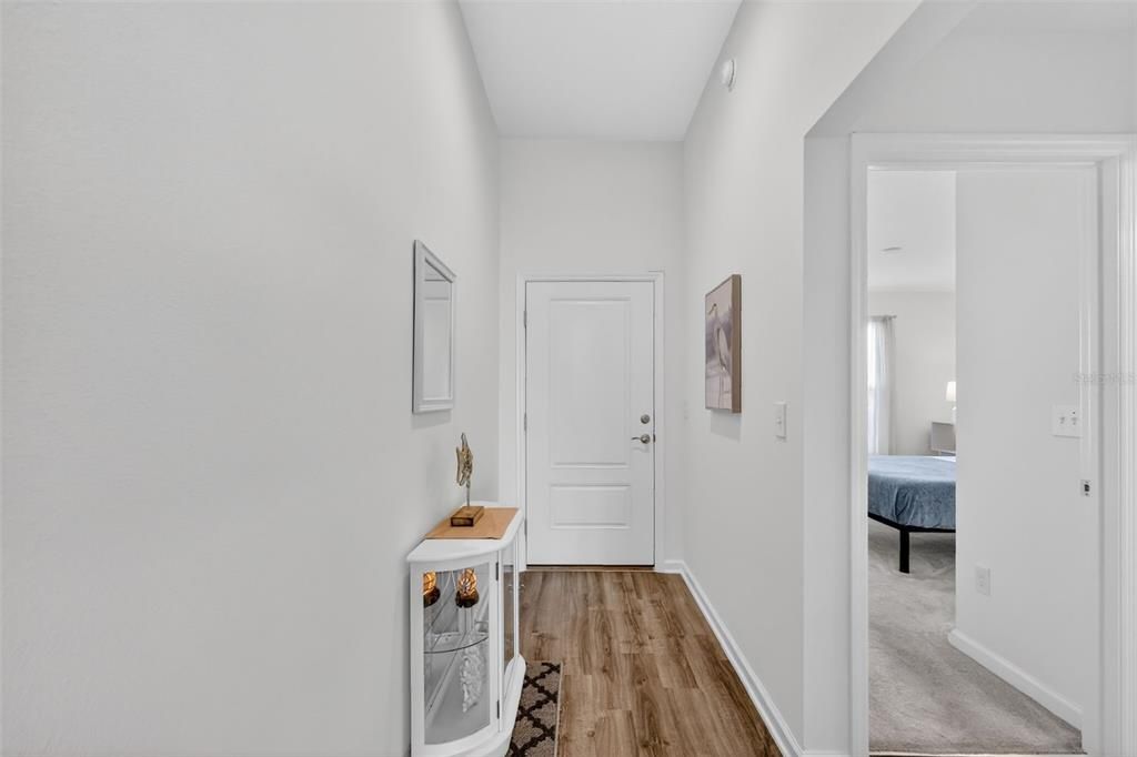 For Sale: $237,500 (2 beds, 2 baths, 979 Square Feet)