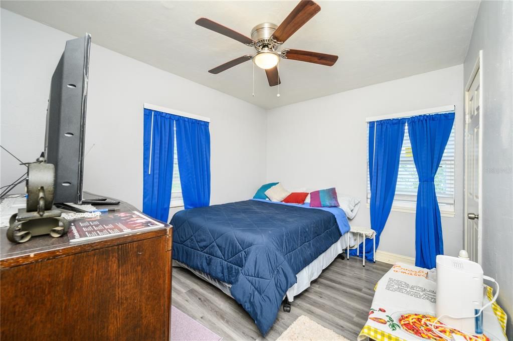 For Sale: $300,000 (3 beds, 1 baths, 1341 Square Feet)