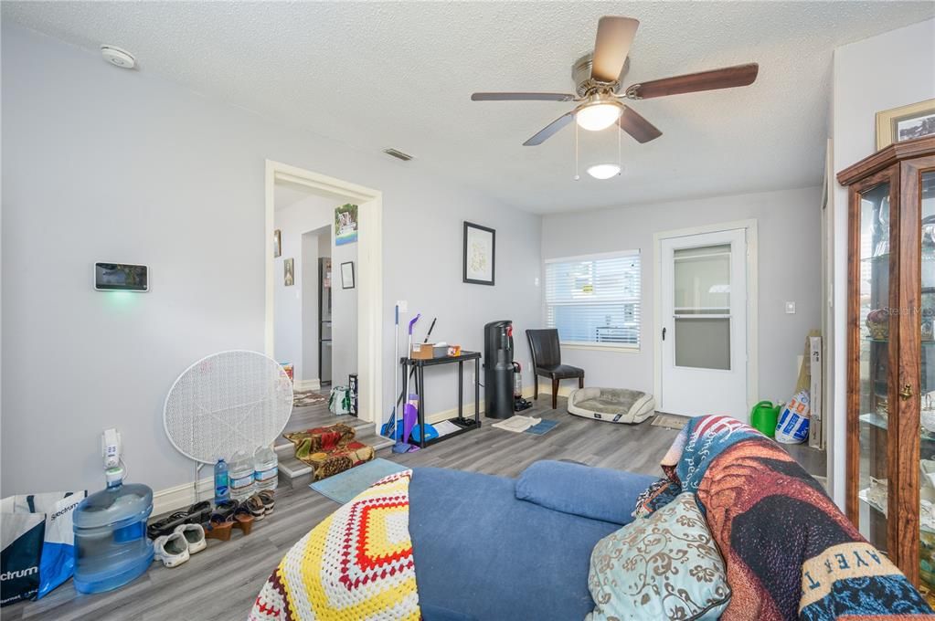 For Sale: $300,000 (3 beds, 1 baths, 1341 Square Feet)