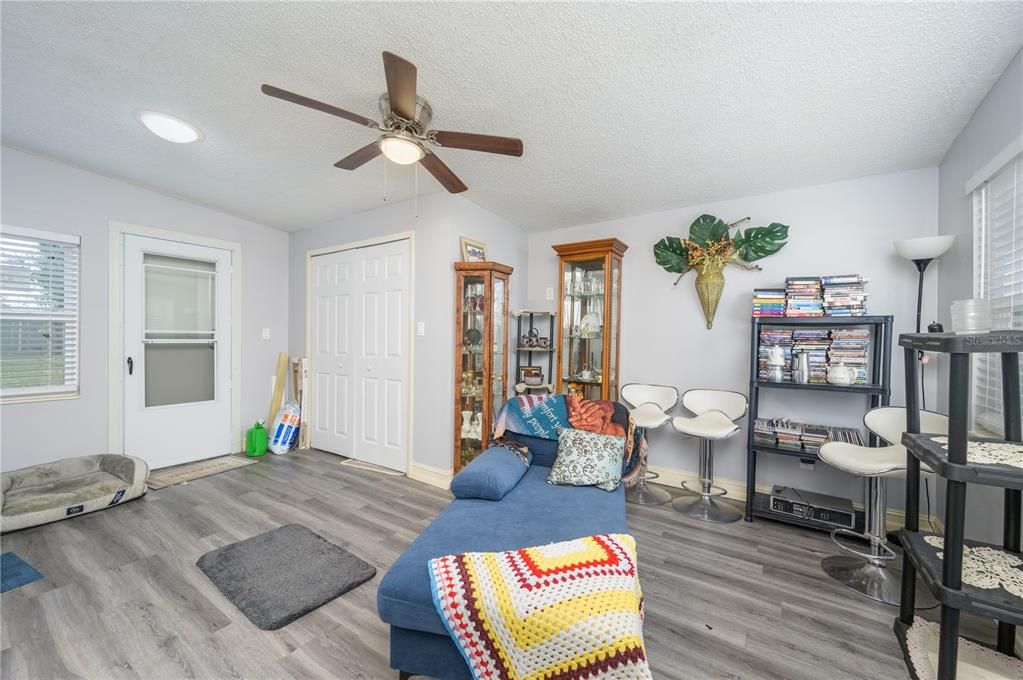 For Sale: $300,000 (3 beds, 1 baths, 1341 Square Feet)