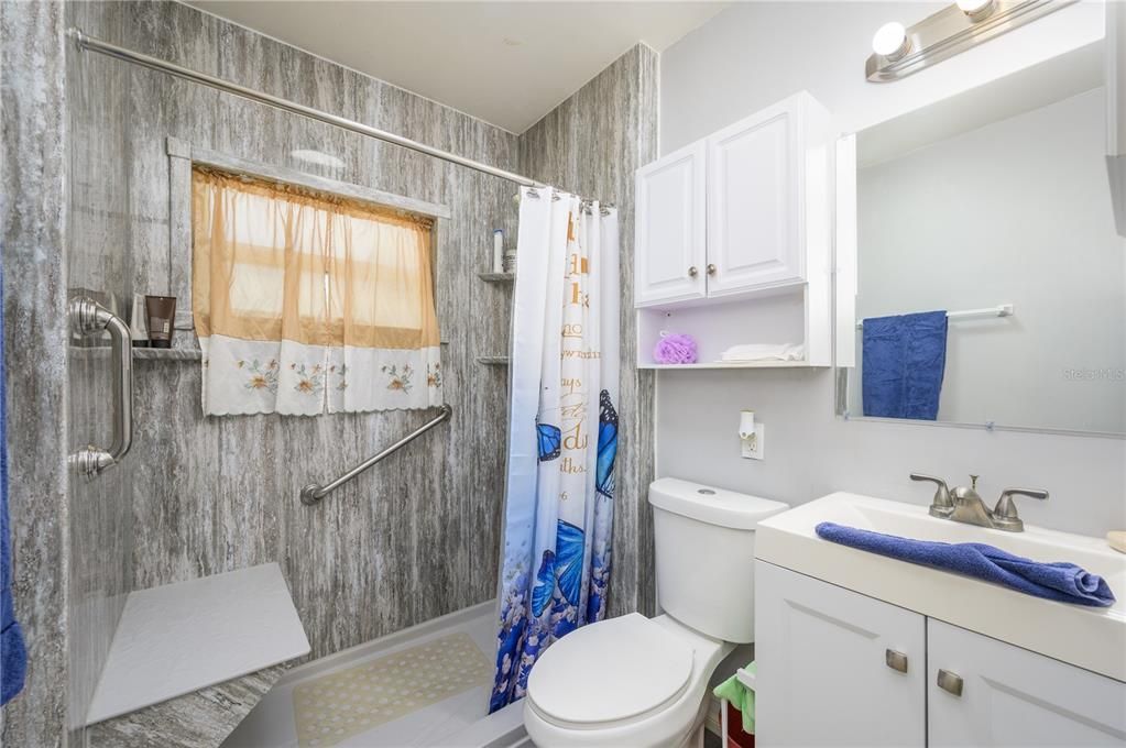 For Sale: $300,000 (3 beds, 1 baths, 1341 Square Feet)