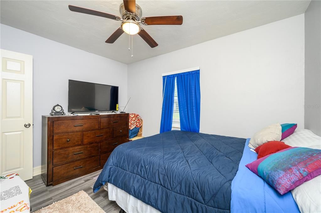 For Sale: $300,000 (3 beds, 1 baths, 1341 Square Feet)