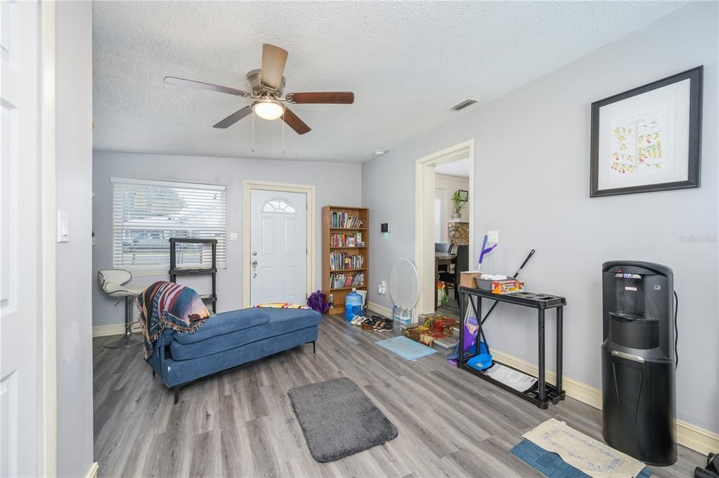 For Sale: $300,000 (3 beds, 1 baths, 1341 Square Feet)