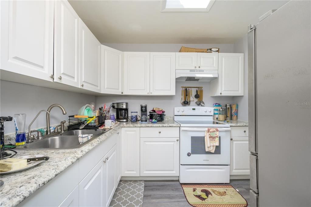 For Sale: $300,000 (3 beds, 1 baths, 1341 Square Feet)