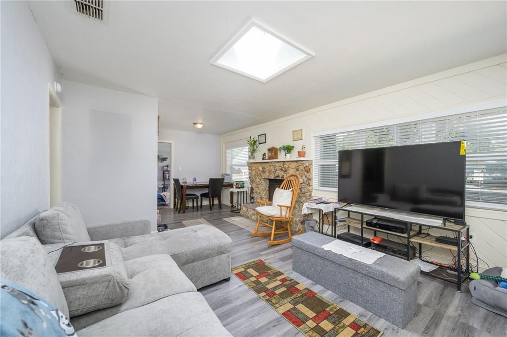 For Sale: $300,000 (3 beds, 1 baths, 1341 Square Feet)