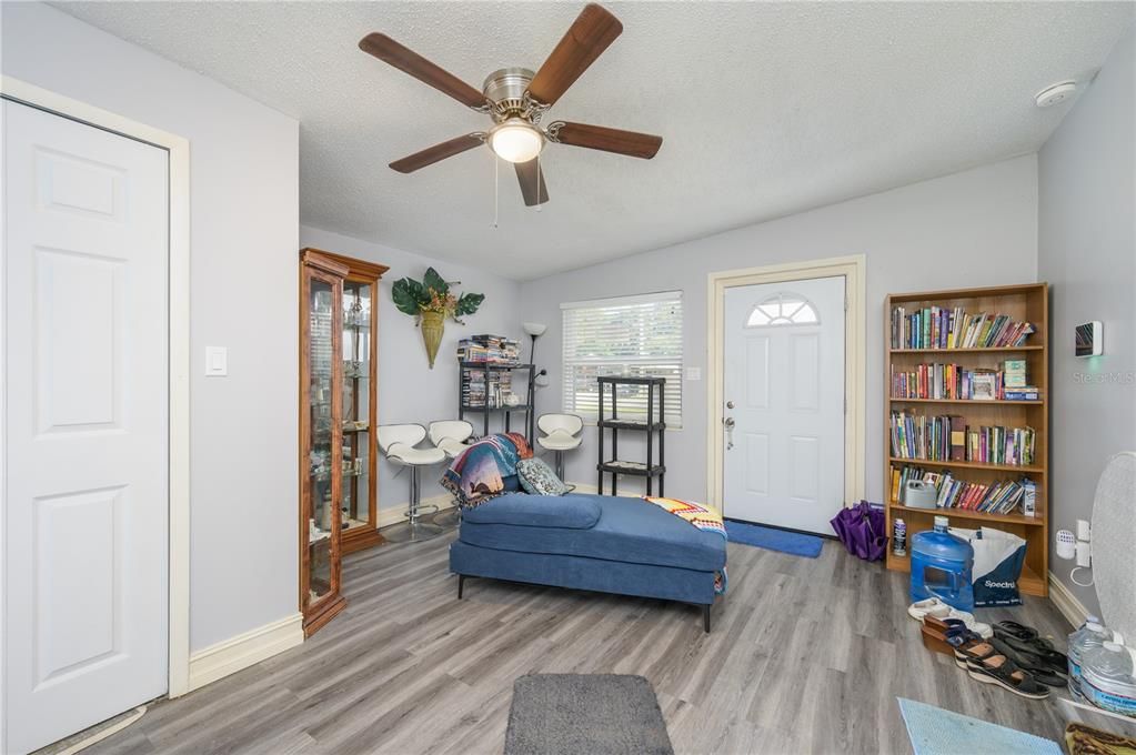 For Sale: $300,000 (3 beds, 1 baths, 1341 Square Feet)