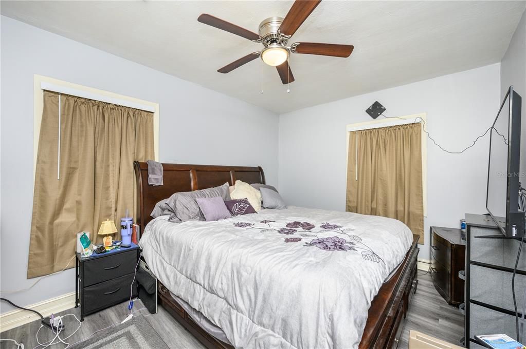 For Sale: $300,000 (3 beds, 1 baths, 1341 Square Feet)