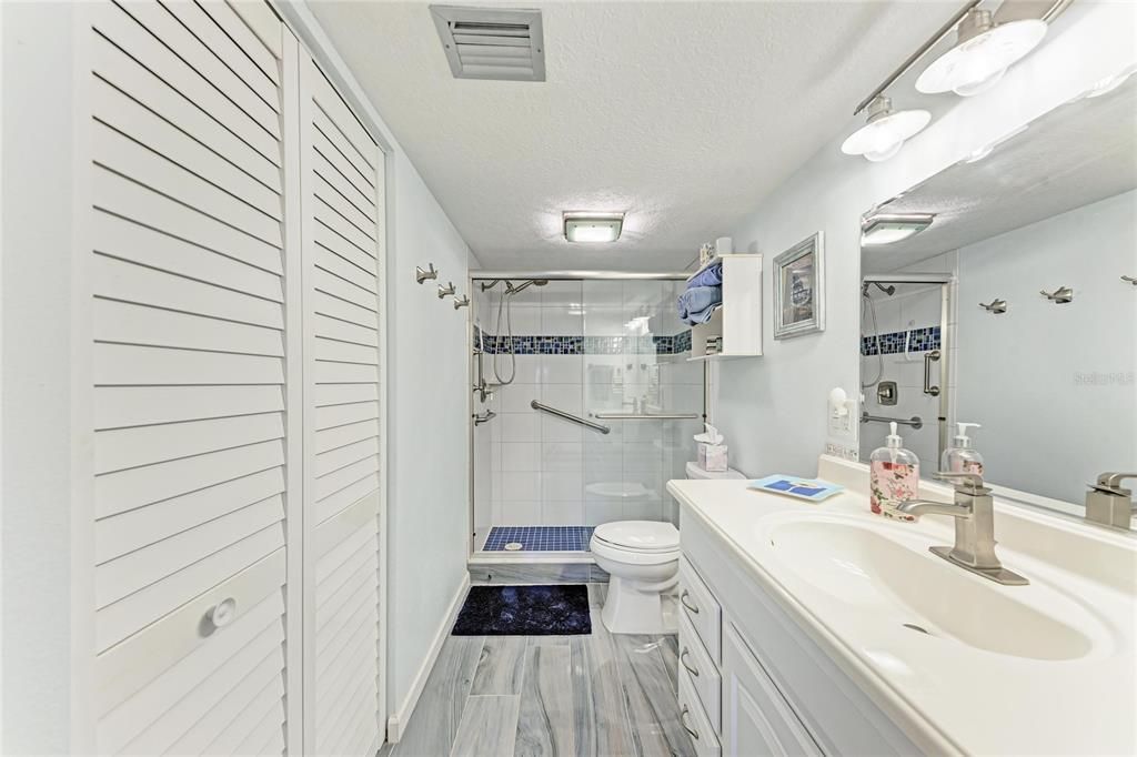 На продажу: $155,000 (2 спален, 2 ванн, 1178 Квадратных фут)