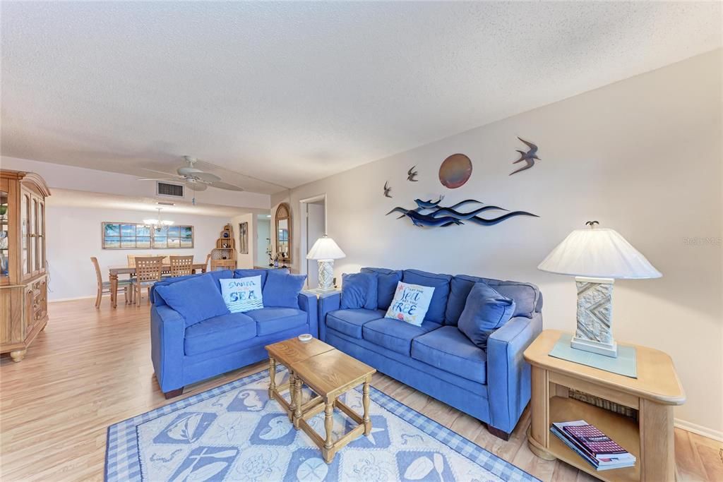 На продажу: $155,000 (2 спален, 2 ванн, 1178 Квадратных фут)