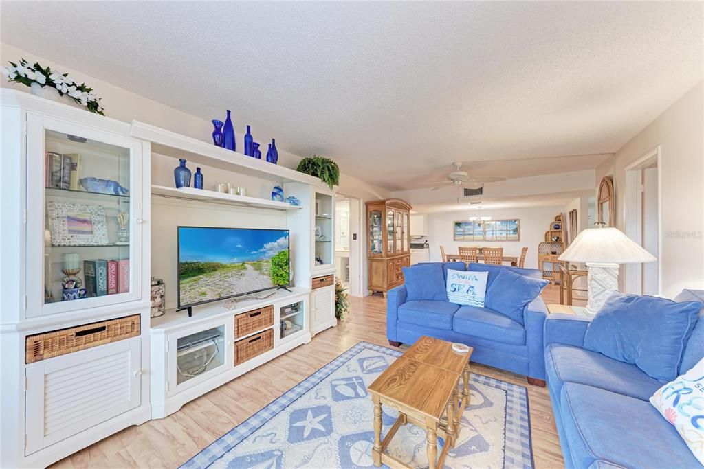 На продажу: $155,000 (2 спален, 2 ванн, 1178 Квадратных фут)