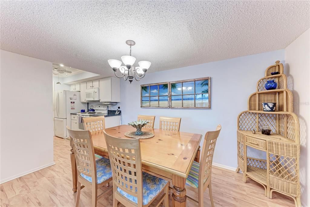 На продажу: $155,000 (2 спален, 2 ванн, 1178 Квадратных фут)