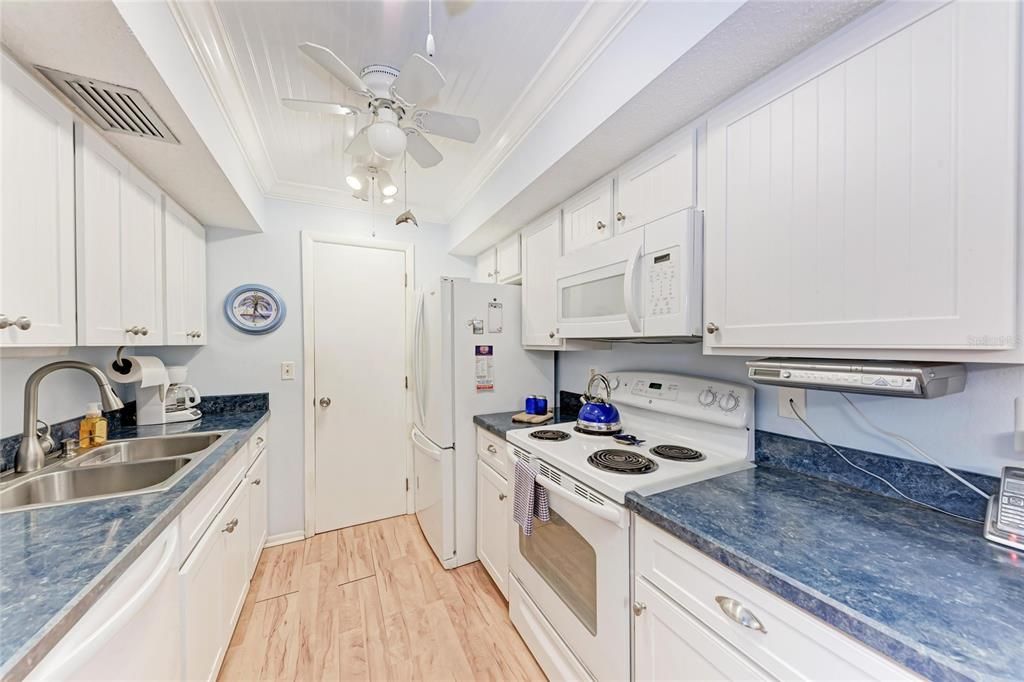 На продажу: $155,000 (2 спален, 2 ванн, 1178 Квадратных фут)