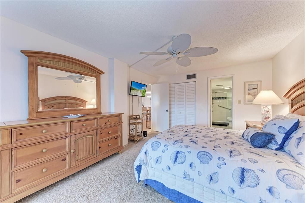 На продажу: $155,000 (2 спален, 2 ванн, 1178 Квадратных фут)