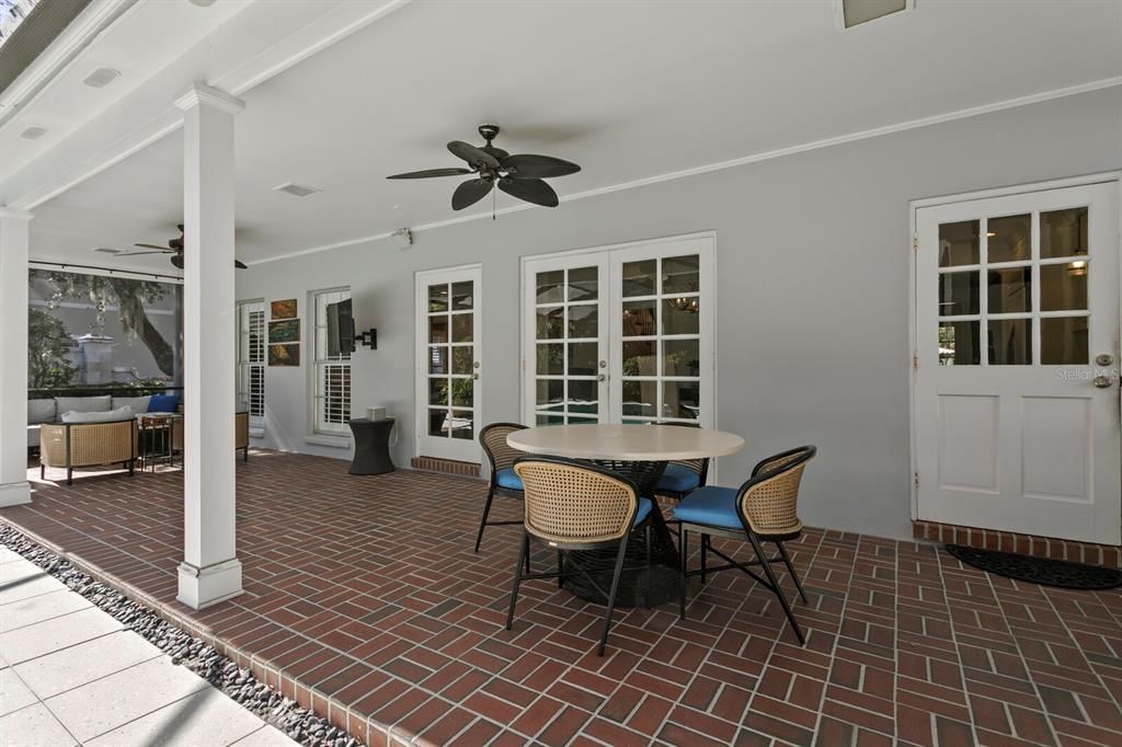 For Sale: $1,100,000 (4 beds, 3 baths, 2870 Square Feet)