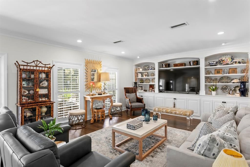 For Sale: $1,100,000 (4 beds, 3 baths, 2870 Square Feet)