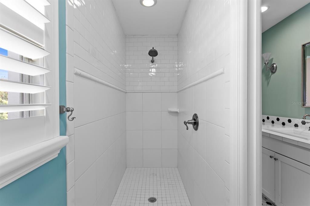 For Sale: $1,100,000 (4 beds, 3 baths, 2870 Square Feet)