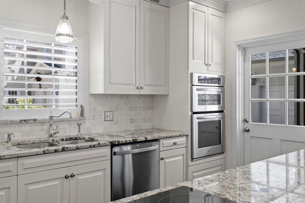 For Sale: $1,100,000 (4 beds, 3 baths, 2870 Square Feet)