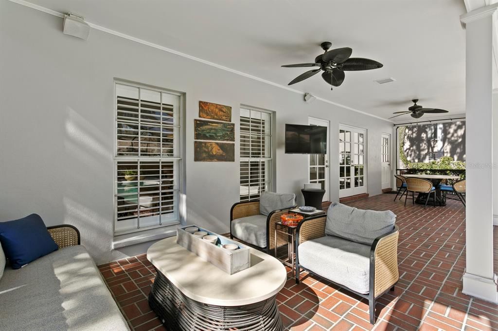 For Sale: $1,100,000 (4 beds, 3 baths, 2870 Square Feet)