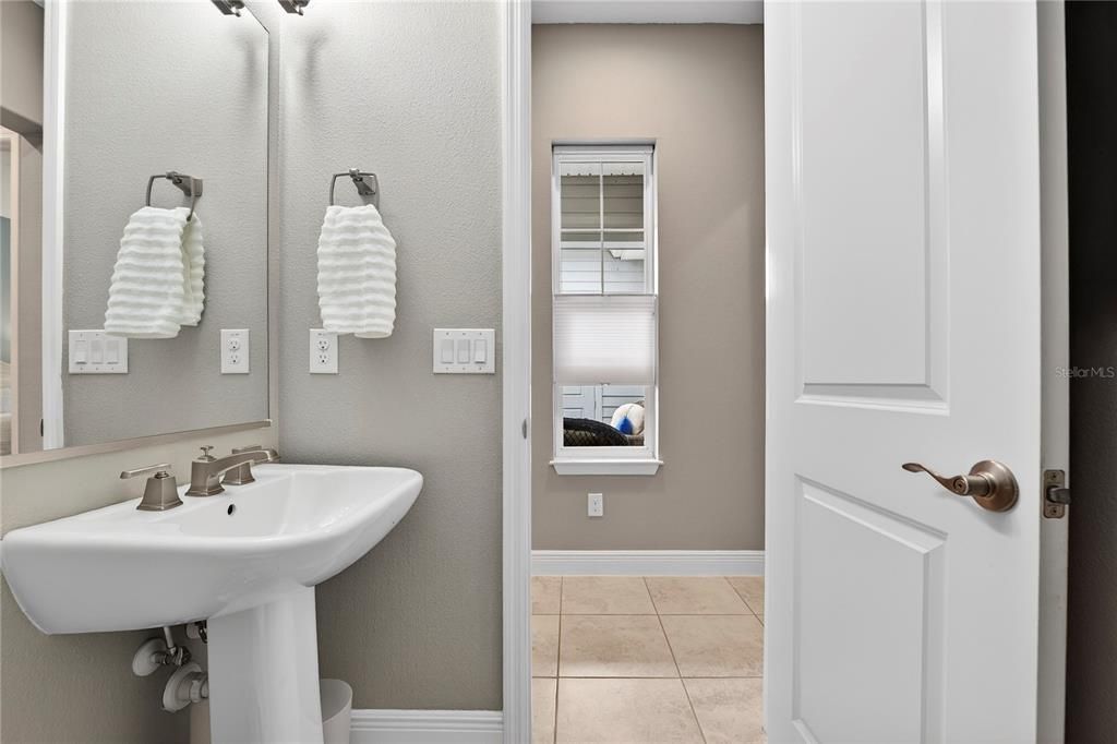 На продажу: $585,000 (2 спален, 2 ванн, 2563 Квадратных фут)