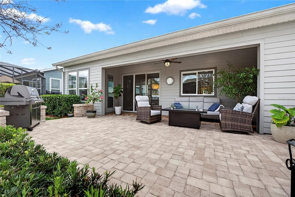 На продажу: $585,000 (2 спален, 2 ванн, 2563 Квадратных фут)