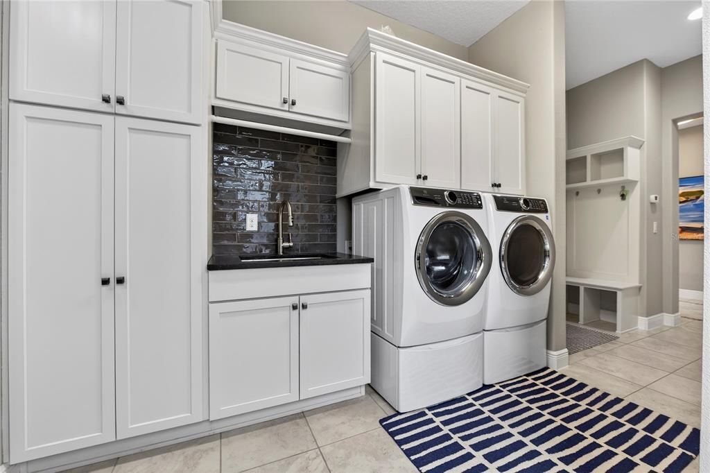 На продажу: $585,000 (2 спален, 2 ванн, 2563 Квадратных фут)