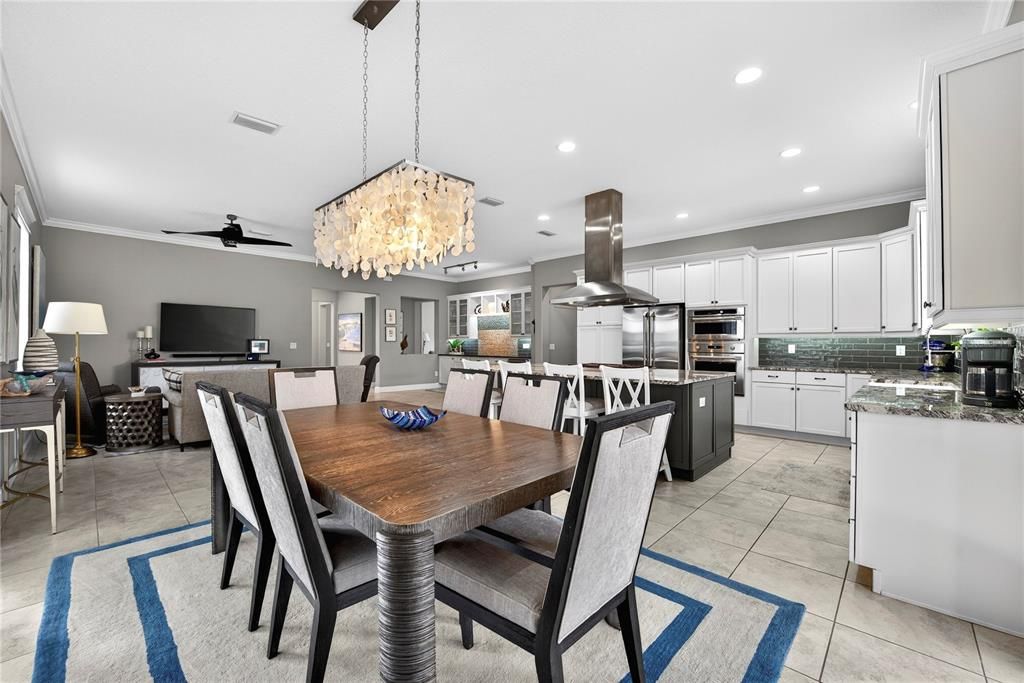 На продажу: $585,000 (2 спален, 2 ванн, 2563 Квадратных фут)