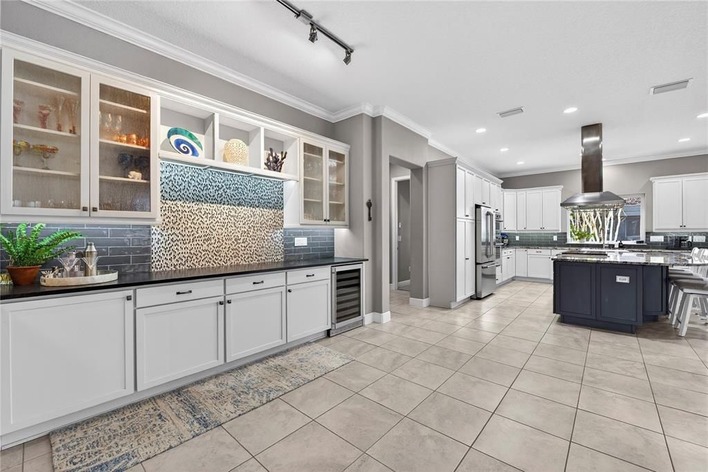 На продажу: $585,000 (2 спален, 2 ванн, 2563 Квадратных фут)