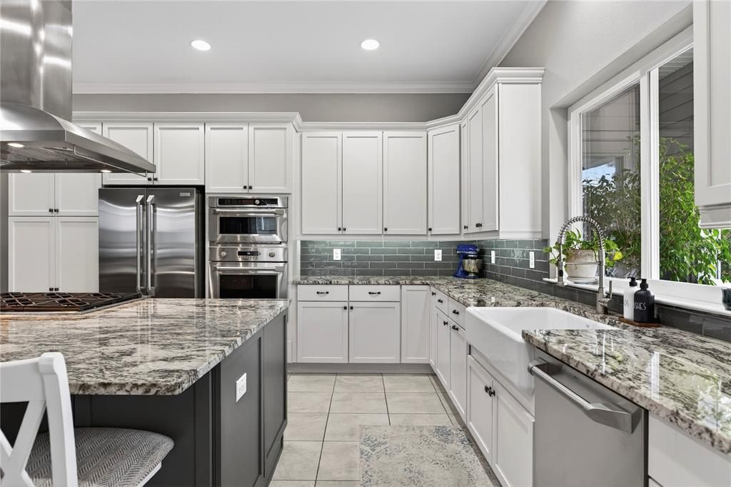 На продажу: $585,000 (2 спален, 2 ванн, 2563 Квадратных фут)