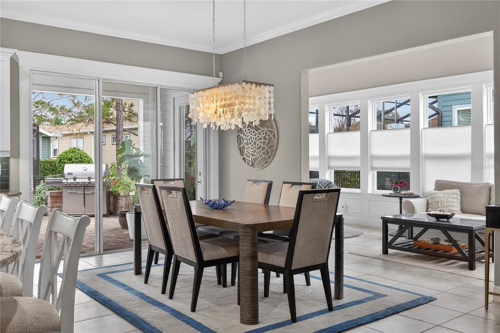 На продажу: $585,000 (2 спален, 2 ванн, 2563 Квадратных фут)