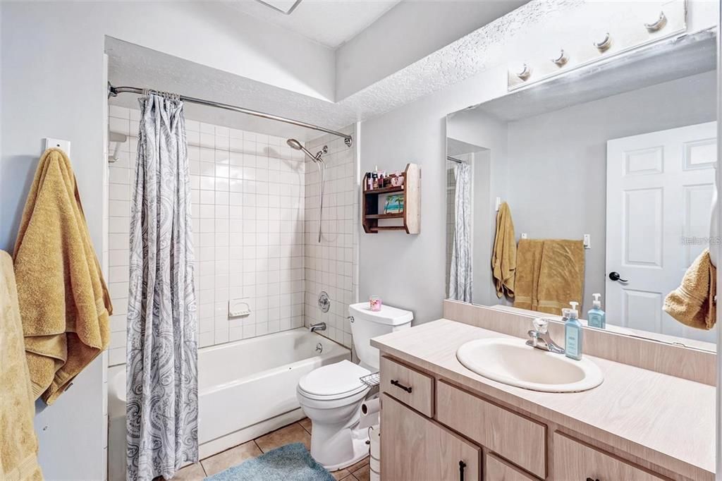 For Sale: $374,000 (3 beds, 2 baths, 1403 Square Feet)