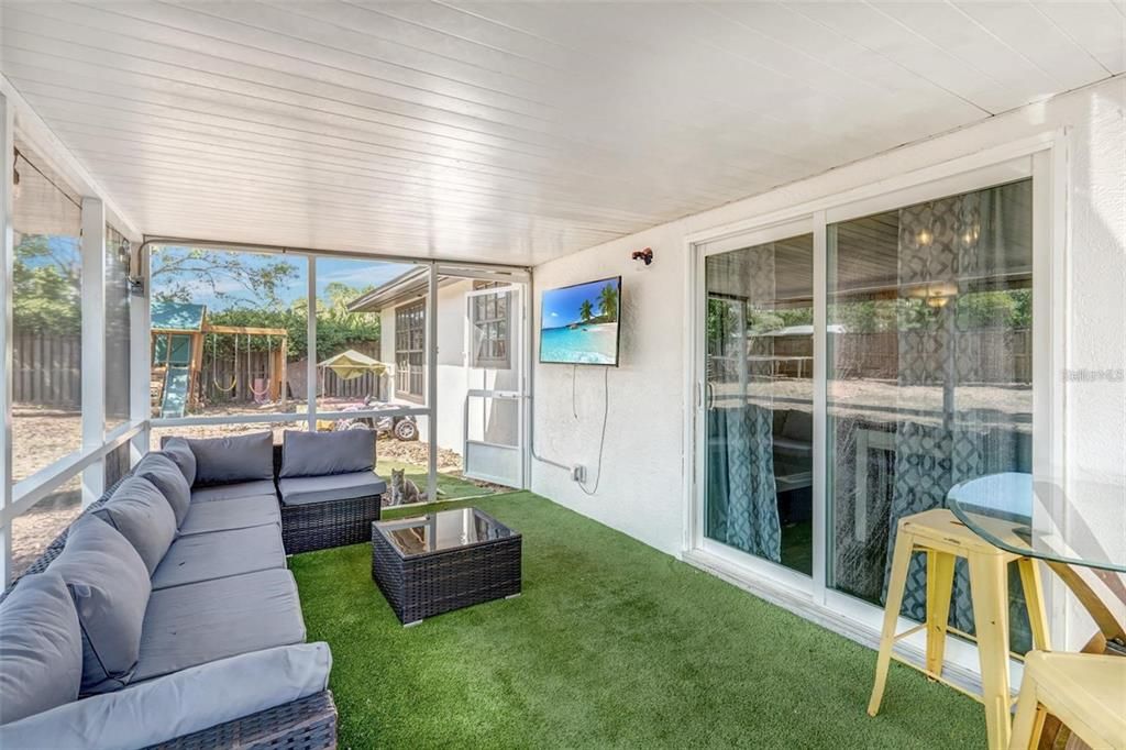 For Sale: $374,000 (3 beds, 2 baths, 1403 Square Feet)