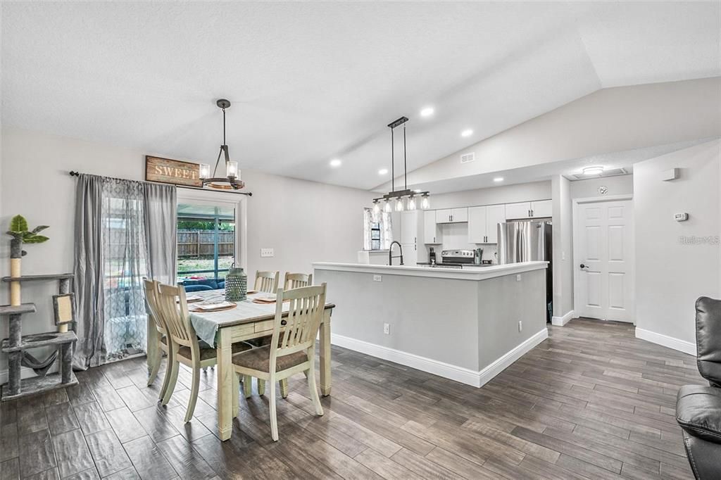 For Sale: $374,000 (3 beds, 2 baths, 1403 Square Feet)