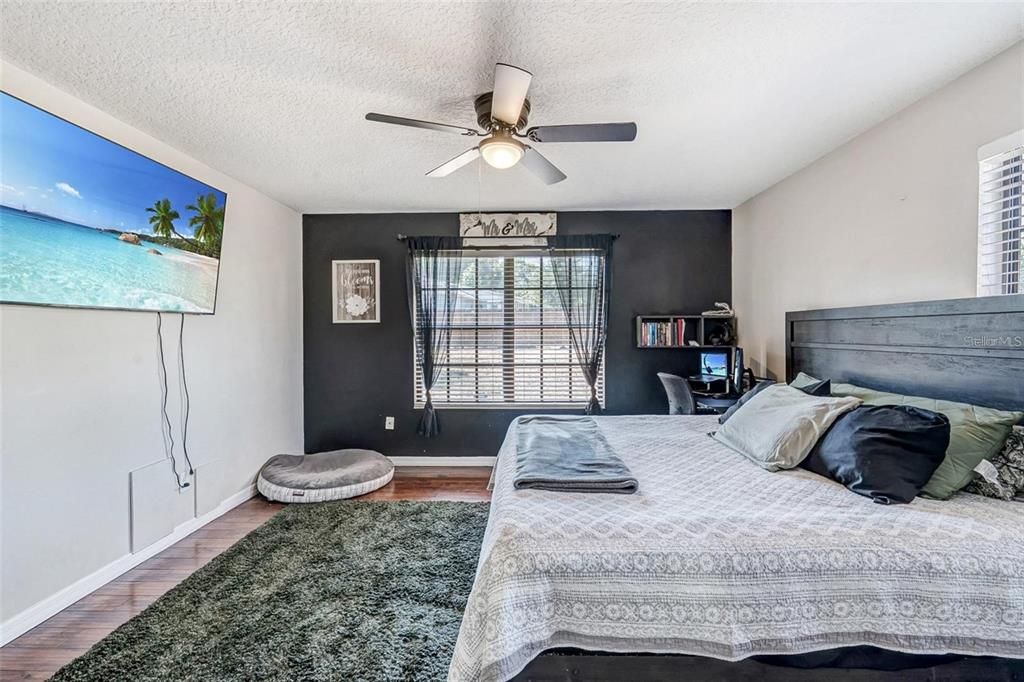 For Sale: $374,000 (3 beds, 2 baths, 1403 Square Feet)