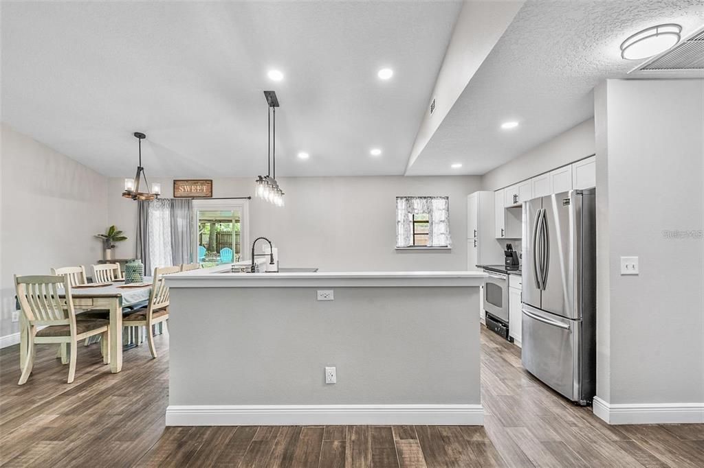 For Sale: $374,000 (3 beds, 2 baths, 1403 Square Feet)