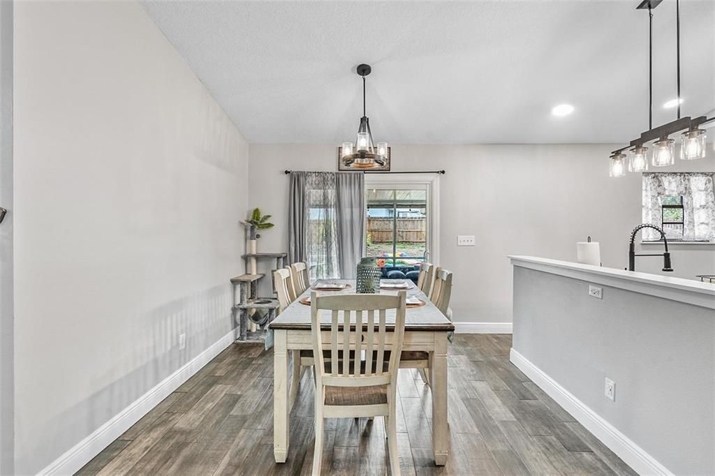 For Sale: $374,000 (3 beds, 2 baths, 1403 Square Feet)