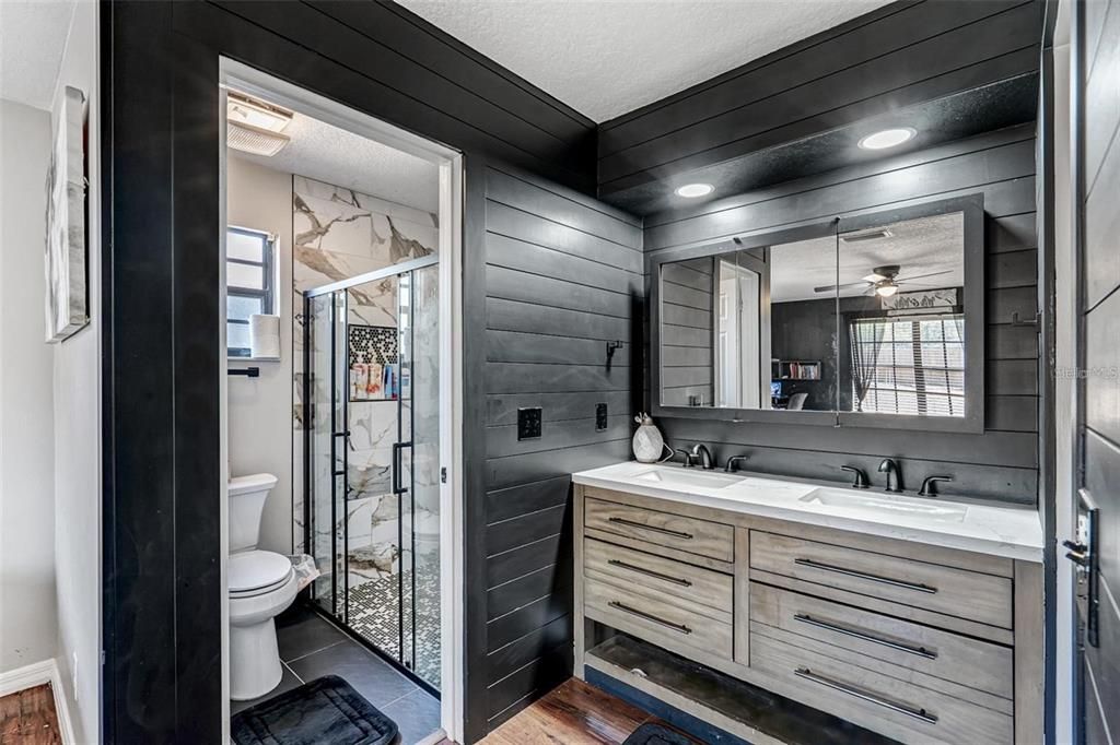 For Sale: $374,000 (3 beds, 2 baths, 1403 Square Feet)