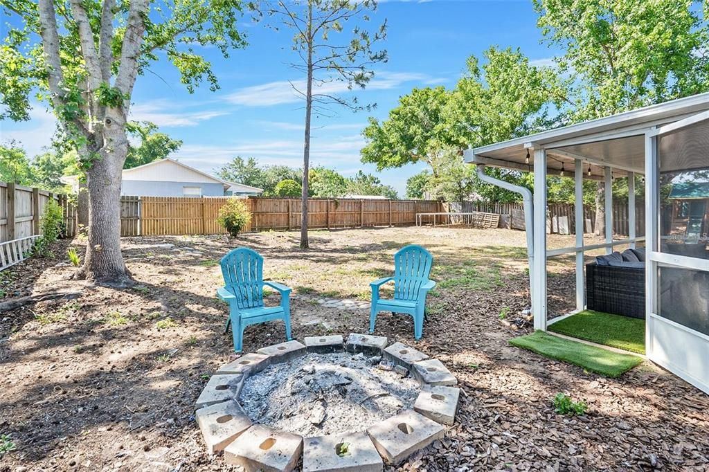 For Sale: $374,000 (3 beds, 2 baths, 1403 Square Feet)