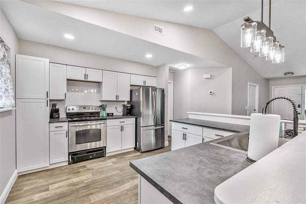 For Sale: $374,000 (3 beds, 2 baths, 1403 Square Feet)