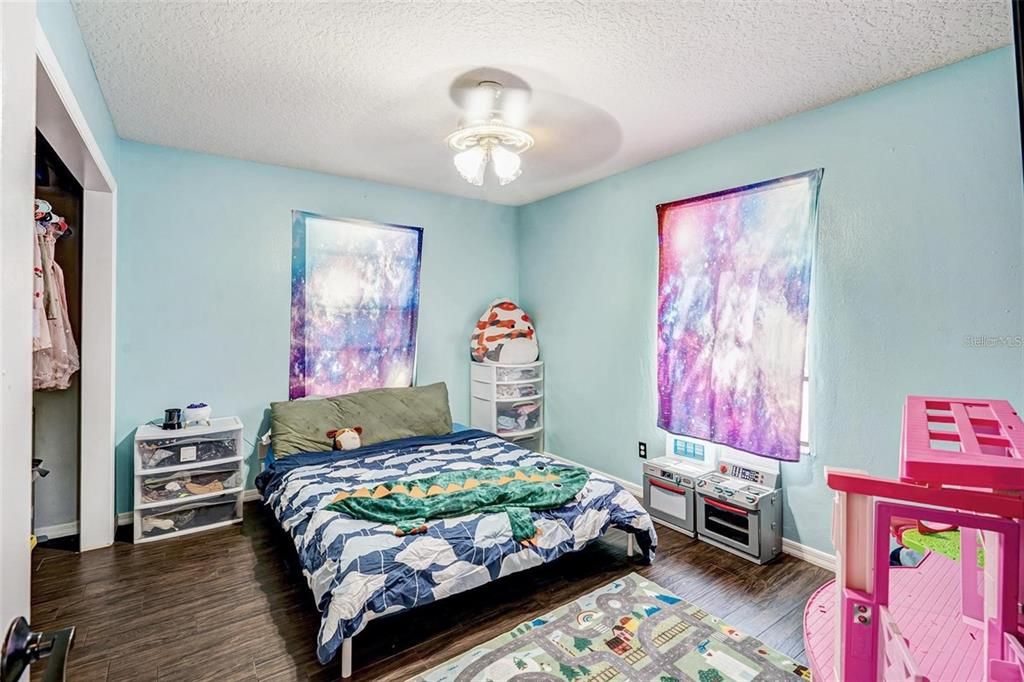 For Sale: $374,000 (3 beds, 2 baths, 1403 Square Feet)