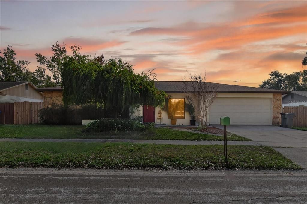 En Venta: $350,000 (4 camas, 2 baños, 1836 Pies cuadrados)