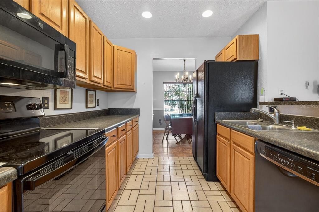 En Venta: $350,000 (4 camas, 2 baños, 1836 Pies cuadrados)