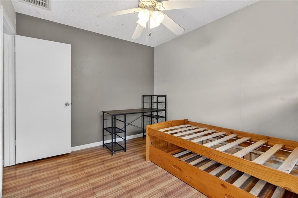 En Venta: $350,000 (4 camas, 2 baños, 1836 Pies cuadrados)